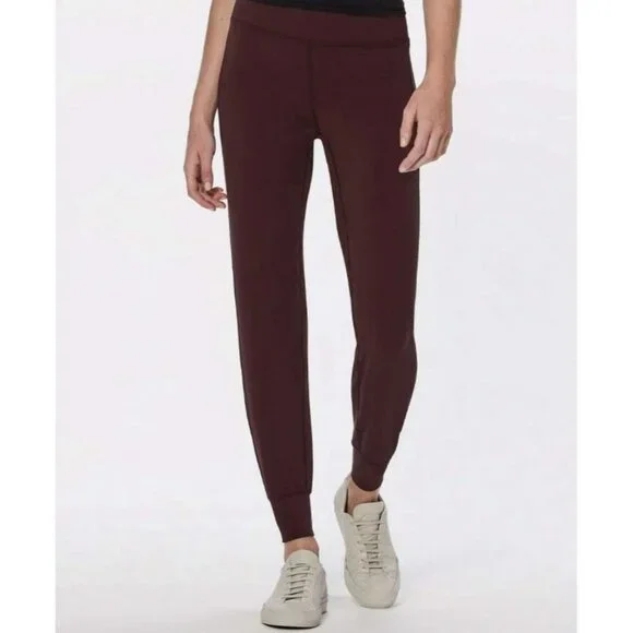 Lululemon Back In Action Jogger (29") Garnet Size 4 EUC - Picture 1 of 5